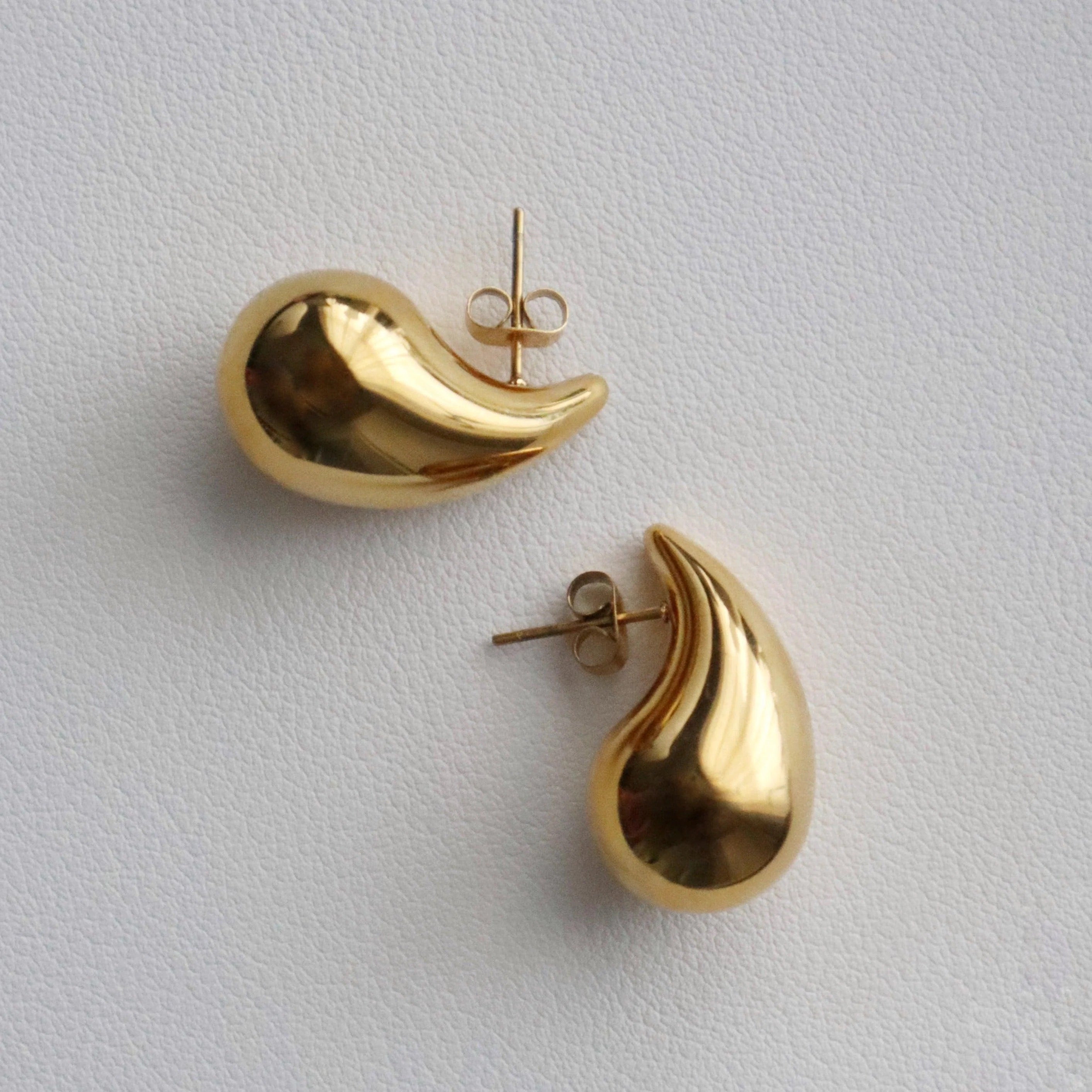 Gold drop earring