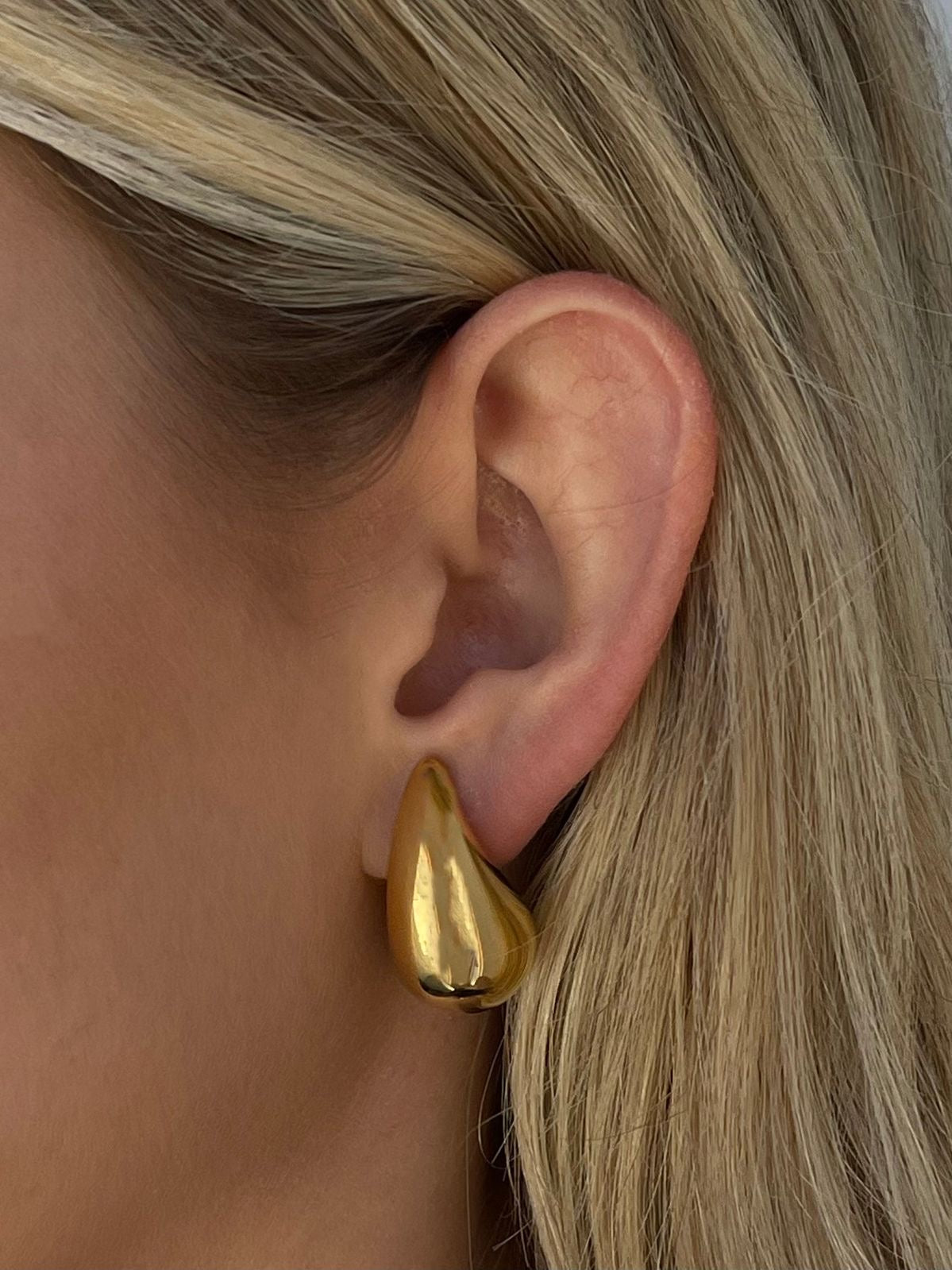 Gold drop earring