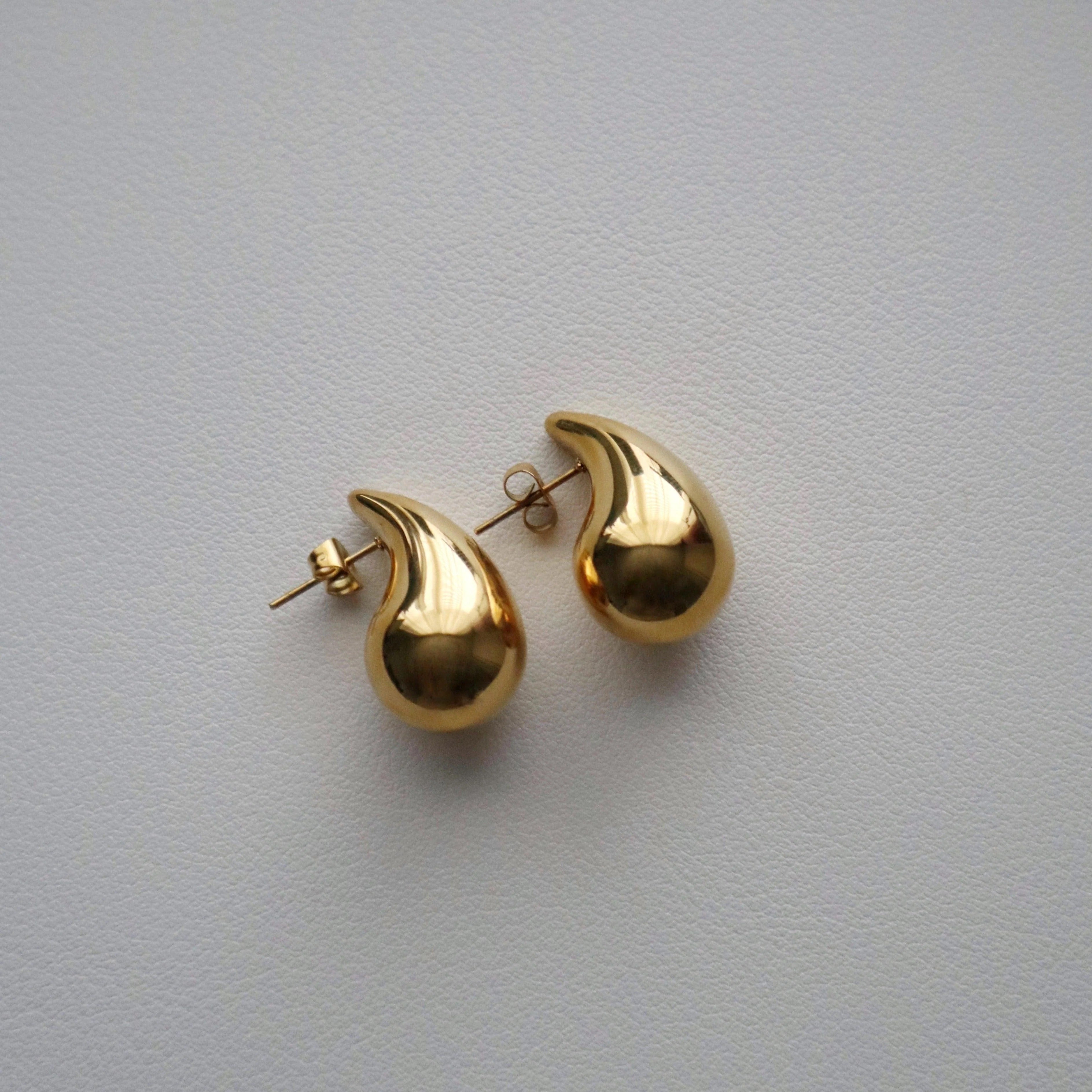 Gold drop earring